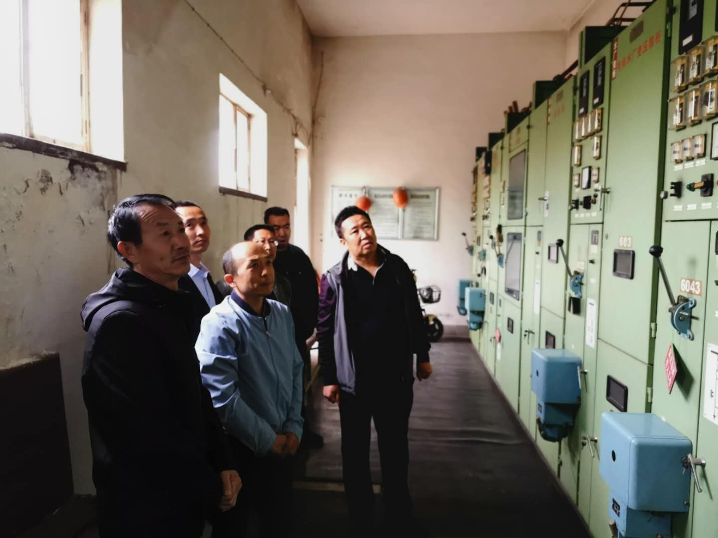 公司總經(jīng)理王建人在供水、污水生產(chǎn)一線開展風險隱患排查.jpg